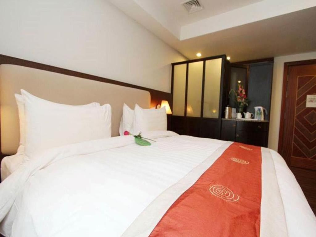 Plaza Sutera Biru Hotel Kuala Belait Esterno foto