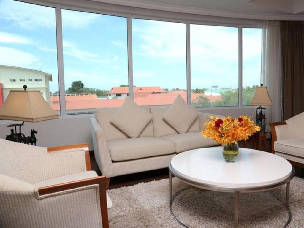 Plaza Sutera Biru Hotel Kuala Belait Esterno foto