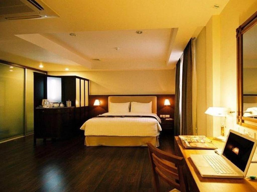 Plaza Sutera Biru Hotel Kuala Belait Esterno foto