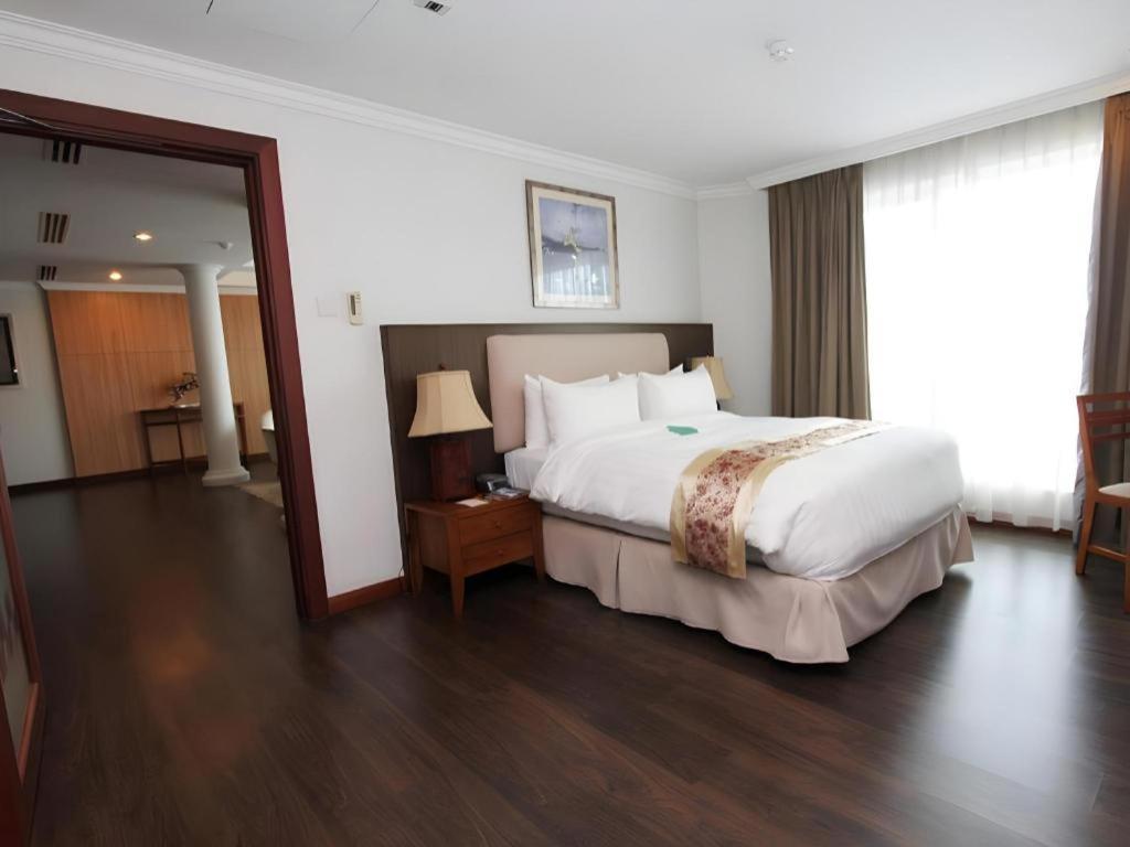 Plaza Sutera Biru Hotel Kuala Belait Esterno foto