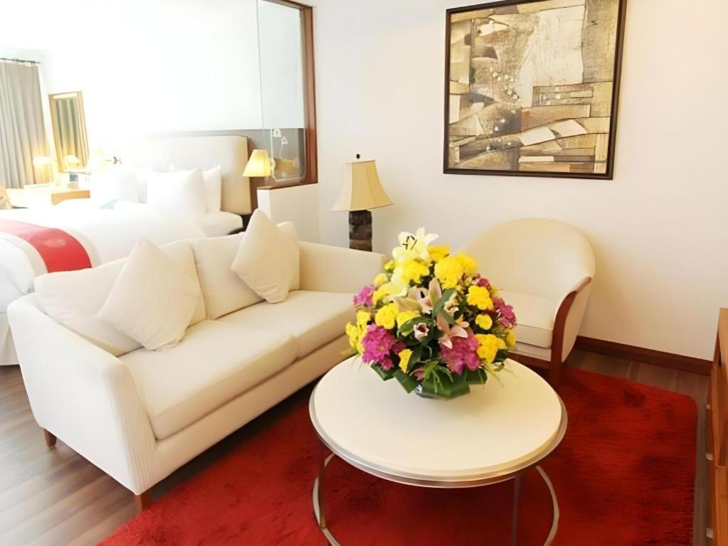 Plaza Sutera Biru Hotel Kuala Belait Esterno foto