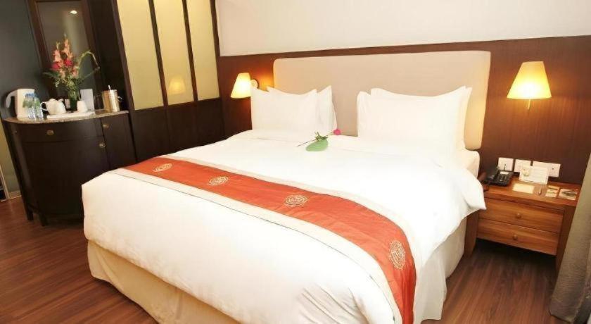 Plaza Sutera Biru Hotel Kuala Belait Esterno foto