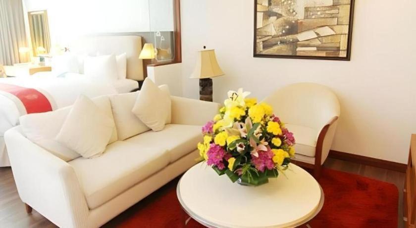 Plaza Sutera Biru Hotel Kuala Belait Esterno foto