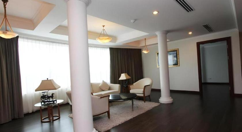 Plaza Sutera Biru Hotel Kuala Belait Esterno foto