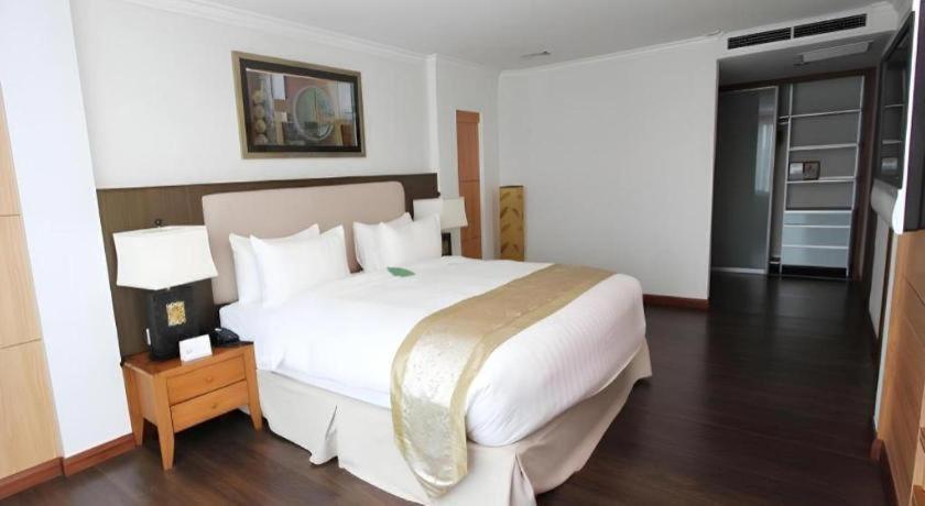 Plaza Sutera Biru Hotel Kuala Belait Esterno foto