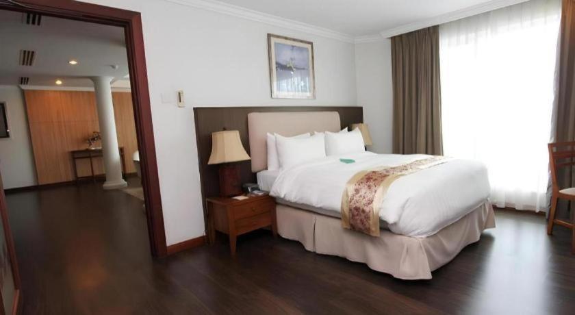Plaza Sutera Biru Hotel Kuala Belait Esterno foto