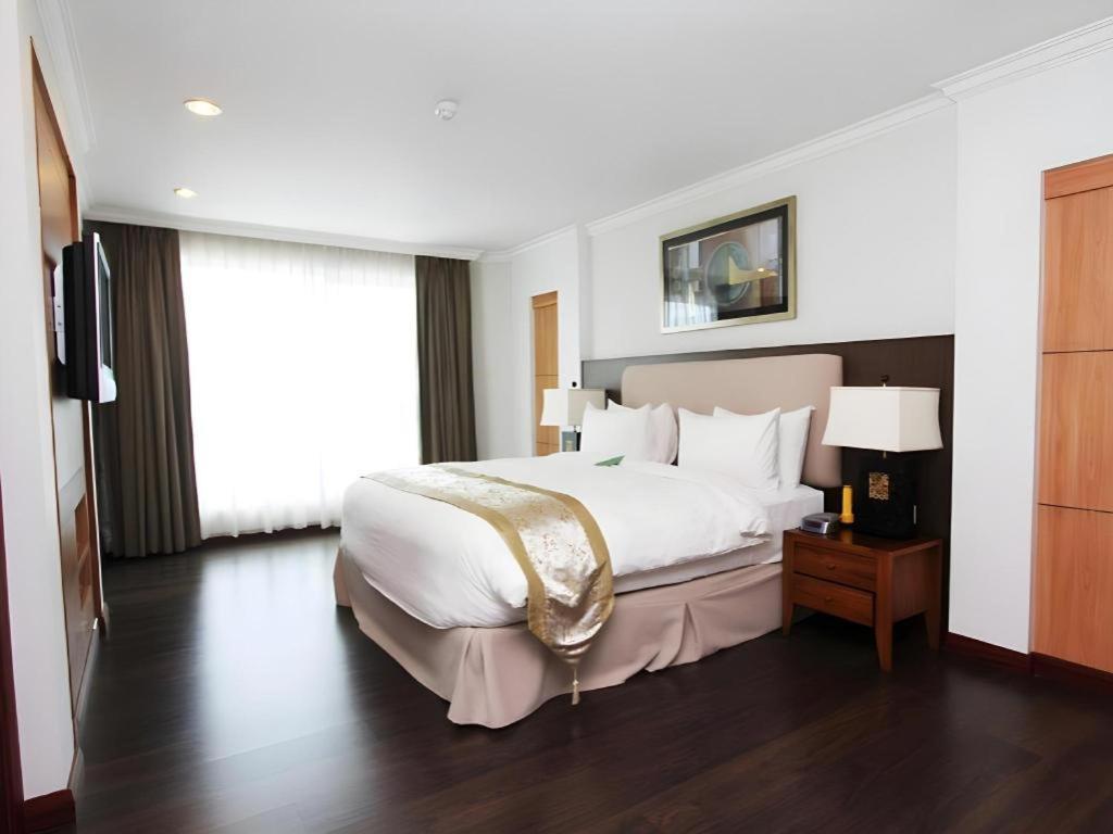 Plaza Sutera Biru Hotel Kuala Belait Esterno foto